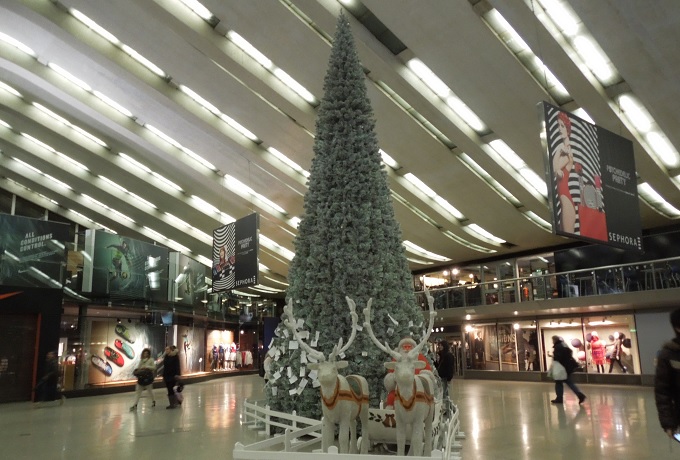 yuローマテルミニ駅クリスマスツリー