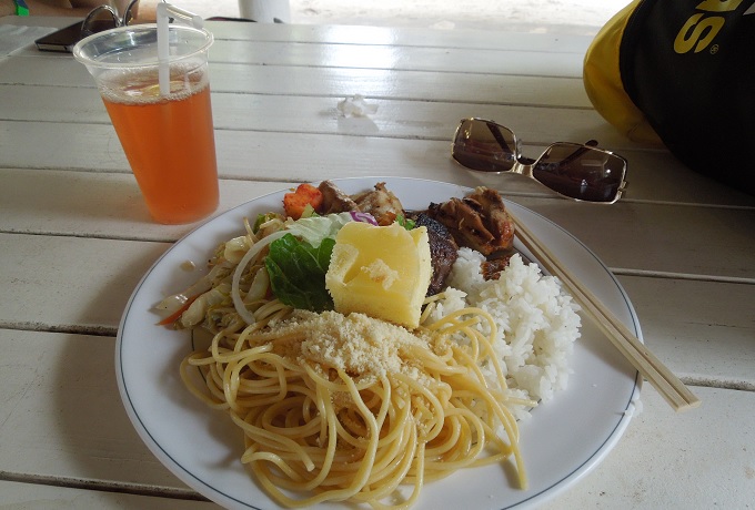 yuサイパンマニャガハ島での昼食